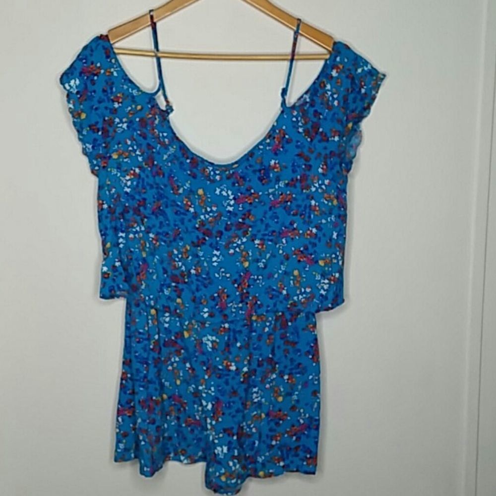City Triangles Cold Shoulder Romper Sz. M